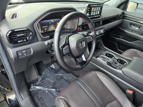 Used 2025 Honda Pilot Black Edition image 18