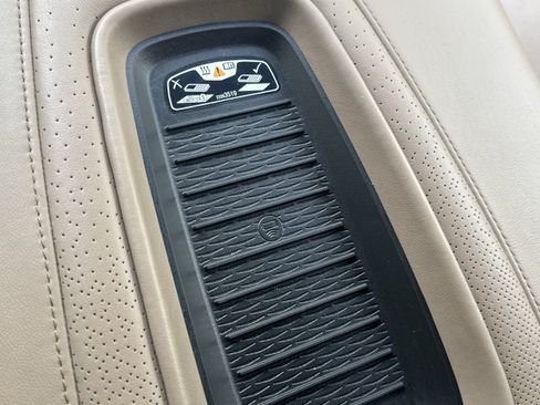 Used 2019 Cadillac Escalade Platinum AWD/4WD image 30