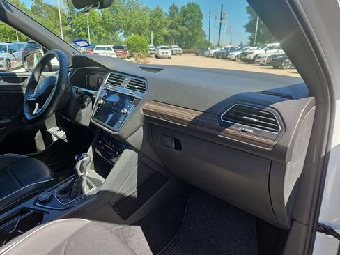 Used 2022 Volkswagen Tiguan SEL R-Line image 20