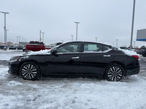 Certified 2024 Nissan Altima 2.5 SV w/ SV Premium Package image 6