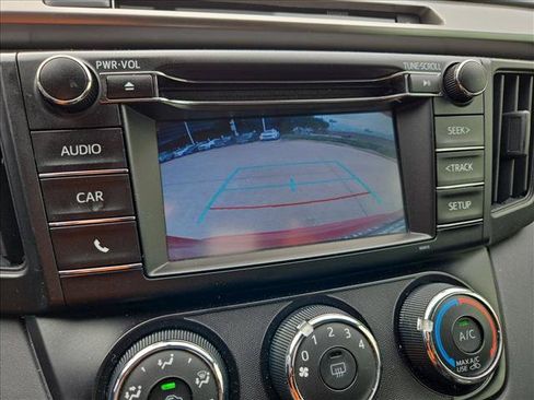 Used 2016 Toyota RAV4 LE FWD image 11