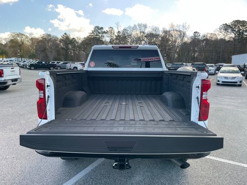 Used 2025 Chevrolet Silverado 2500 Custom w/ Custom Value Package image 22