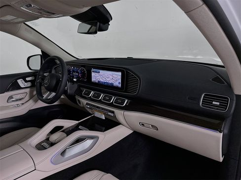New 2026 Mercedes-Benz GLS 450 4MATIC image 32