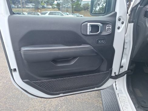 Used 2022 Jeep Wrangler Unlimited Sahara AWD/4WD image 13
