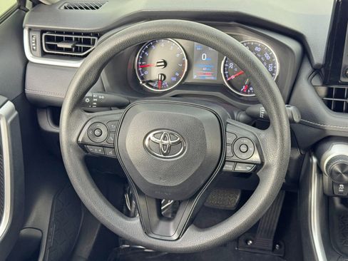 Used 2019 Toyota RAV4 LE image 18