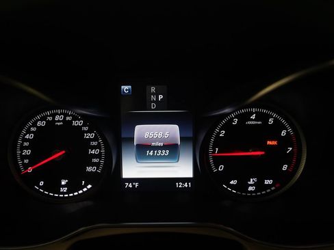 Used 2017 Mercedes-Benz GLC 300 4MATIC image 2