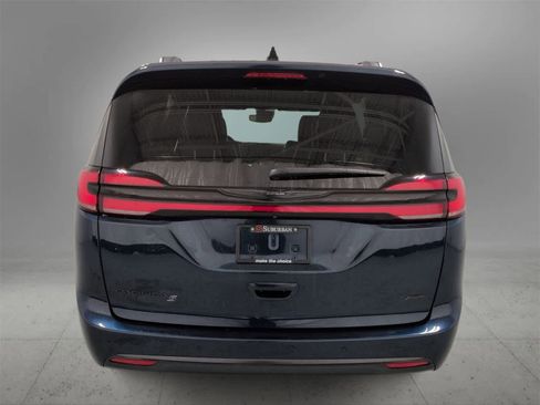 Certified 2023 Chrysler Pacifica Touring-L w/ S Appearance Package image 7
