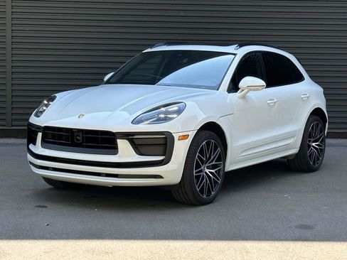 Certified 2025 Porsche Macan AWD/4WD image 1
