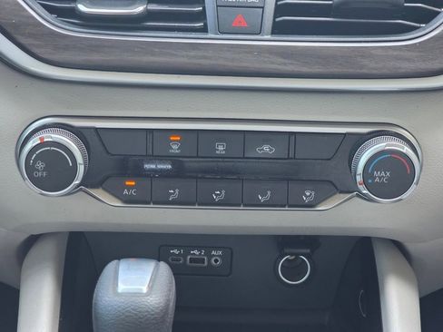 Used 2024 Nissan Altima 2.5 SV image 13