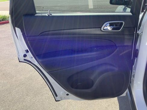 Used 2018 Jeep Grand Cherokee Laredo image 25