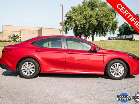 Used 2025 Toyota Camry LE FWD image 8