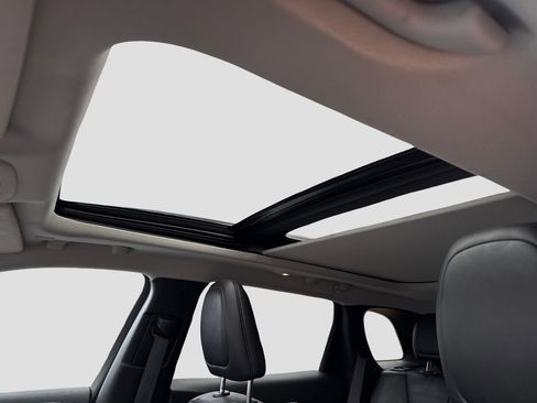 Used 2019 Jeep Cherokee Latitude Plus image 10