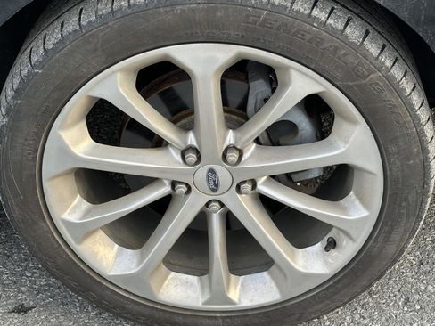 Used 2015 Ford Taurus Limited w/ Equipment Group 301A image 10