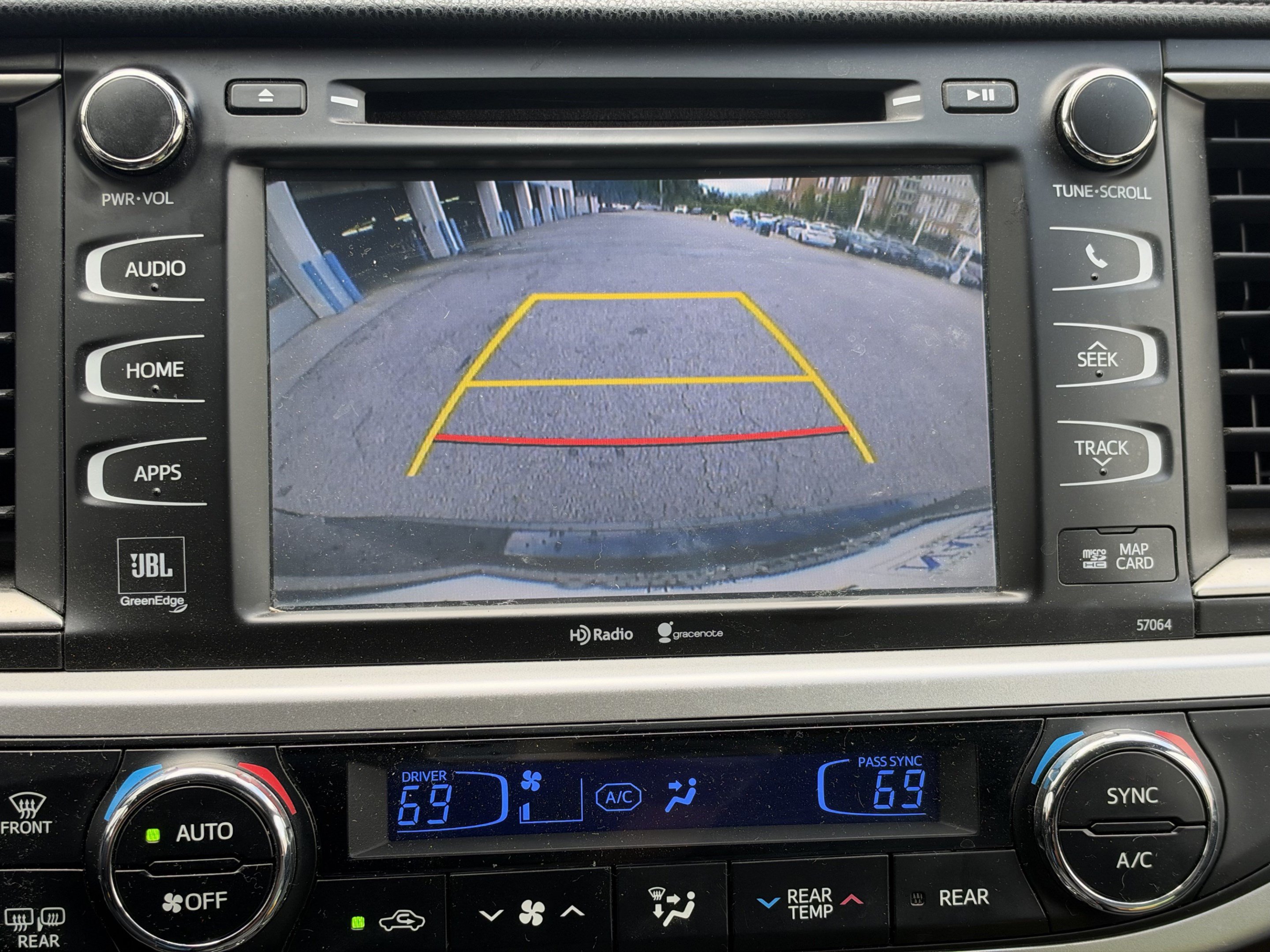 Used 2015 Toyota Highlander Limited w/ Driver Technology Package AWD/4WD image 12