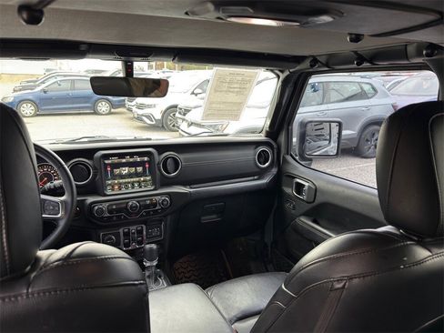 Used 2018 Jeep Wrangler Unlimited Sahara image 32