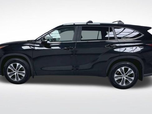 Certified 2024 Toyota Highlander XLE AWD/4WD image 6