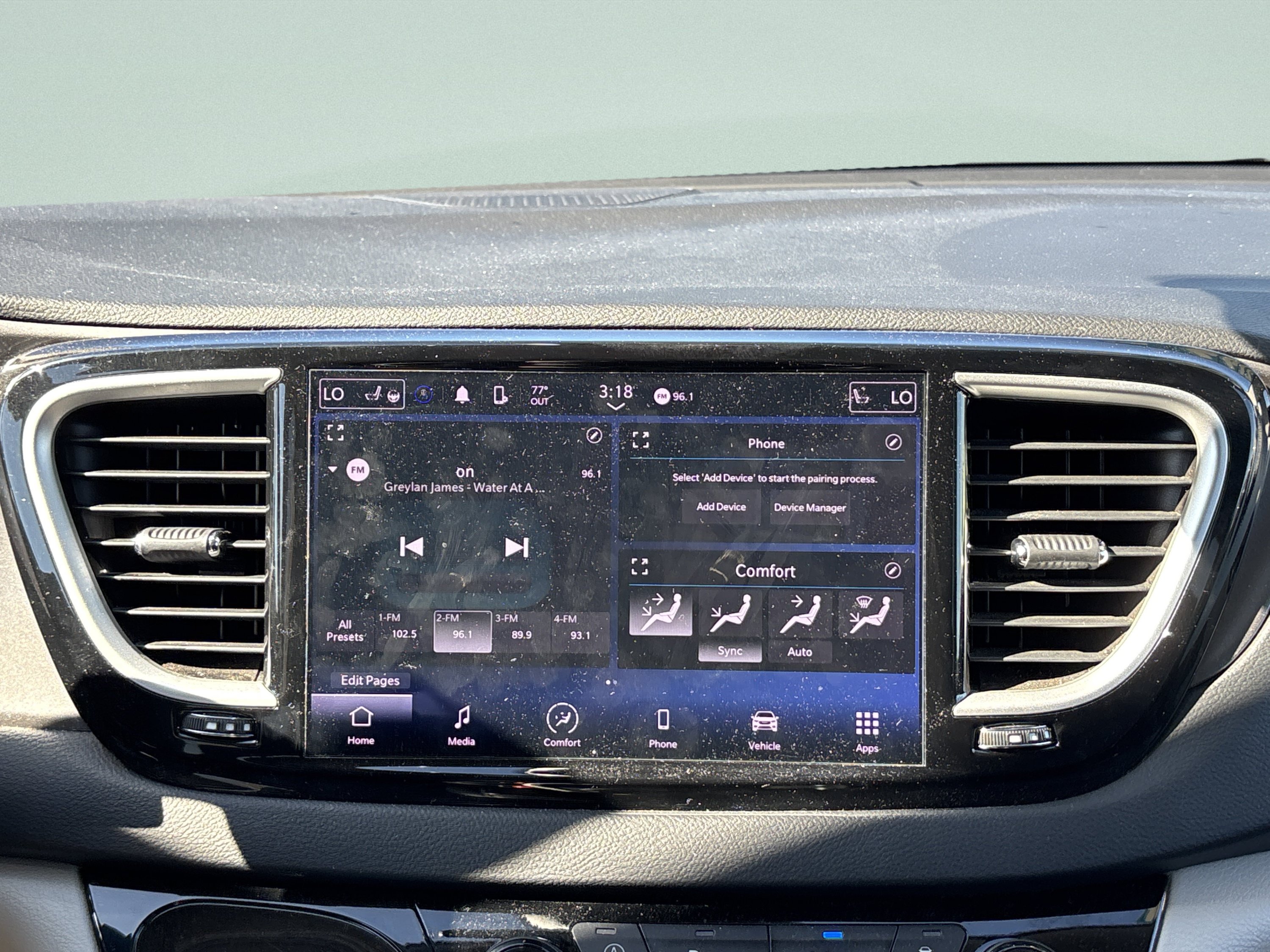Used 2024 Chrysler Pacifica Touring-L FWD image 25