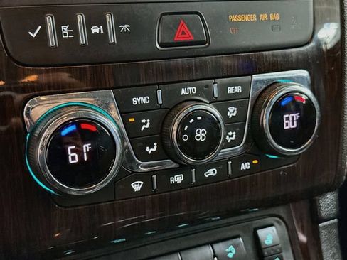 Used 2017 Chevrolet Traverse LT FWD image 16
