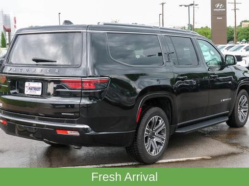 Used 2024 Jeep Wagoneer L Series II w/ Flexible Seating Group AWD/4WD image 3
