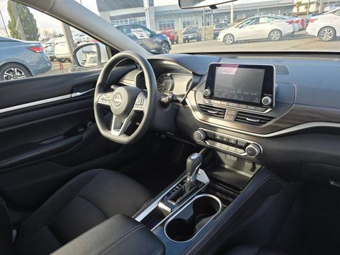 Used 2023 Nissan Altima 2.5 SV image 10