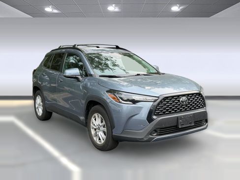 Used 2022 Toyota Corolla Cross LE w/ Moonroof Package AWD/4WD image 4