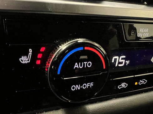 Used 2025 Nissan Pathfinder SL image 45