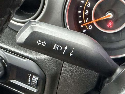 Used 2023 Jeep Gladiator Sport image 22