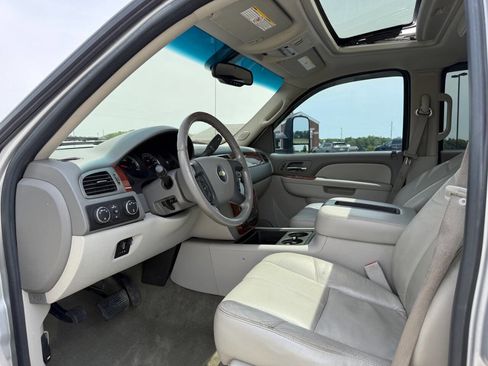 Used 2010 Chevrolet Silverado 2500 LTZ w/ Convenience Package AWD/4WD image 11