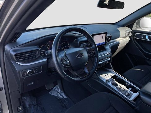 Used 2020 Ford Explorer XLT w/ Comfort Package AWD/4WD image 9