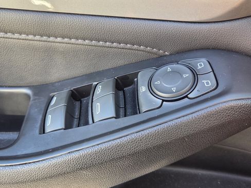 Used 2023 Chevrolet Traverse LT image 14