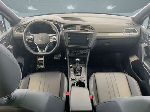 Used 2023 Volkswagen Tiguan SE R-Line image 17