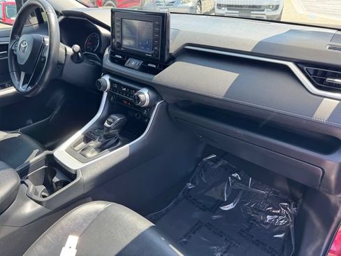 Used 2021 Toyota RAV4 XLE Premium w/ Carpet Mat Package (TMS) FWD image 5