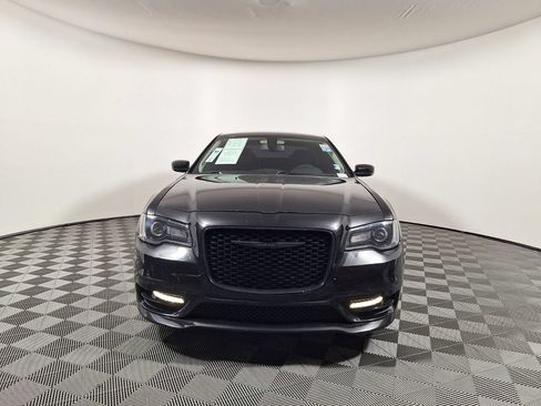 Used 2022 Chrysler 300 Touring L RWD image 2