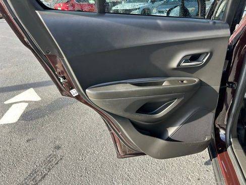 Used 2021 Chevrolet Trax LT w/ Driver Confidence Package image 13