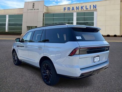 New 2025 Lincoln Navigator Reserve w/ Jet Appearance Package AWD/4WD image 5