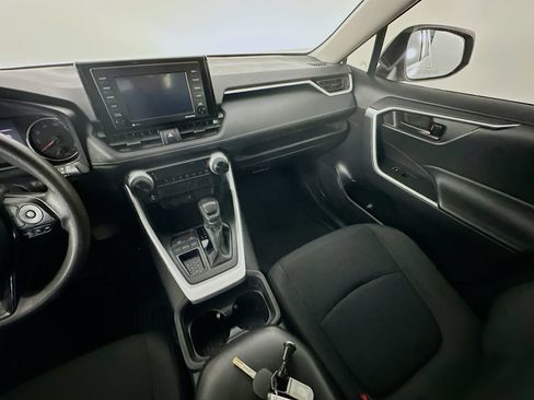 Used 2021 Toyota RAV4 LE FWD image 11