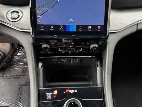 Used 2023 Jeep Grand Cherokee L Limited w/ Black Appearance Package AWD/4WD image 8