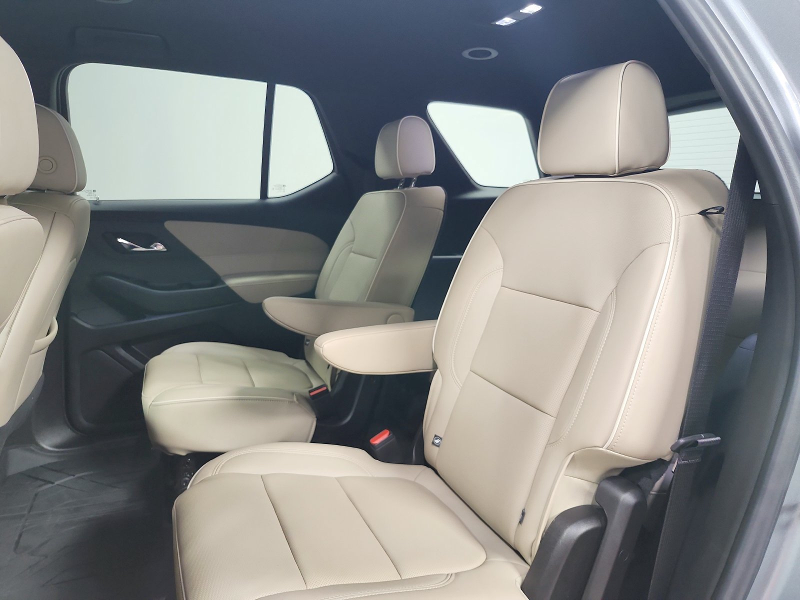 Used 2023 Chevrolet Traverse Premier FWD image 38