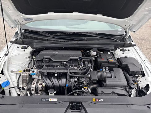 Used 2025 Hyundai Elantra SEL FWD image 29