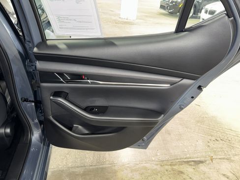 Used 2022 MAZDA MAZDA3 s image 11