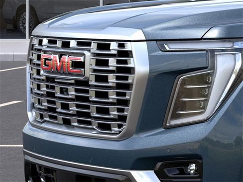 New 2026 GMC Yukon Denali w/ Denali Reserve Package image 13