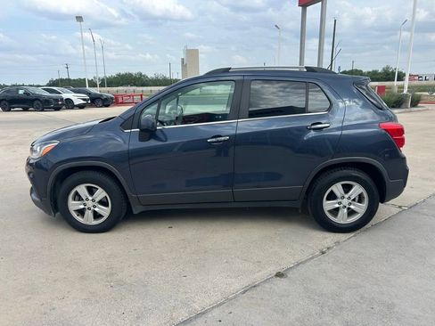 Used 2019 Chevrolet Trax LT w/ LT Convenience Package FWD image 4