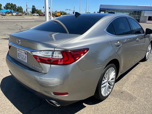 Used 2018 Lexus ES 350 w/ Luxury Package w/Wood Trim FWD image 4