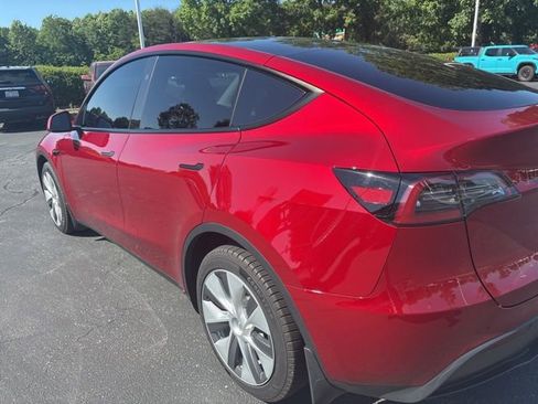 Used 2024 Tesla Model Y Long Range AWD/4WD image 9