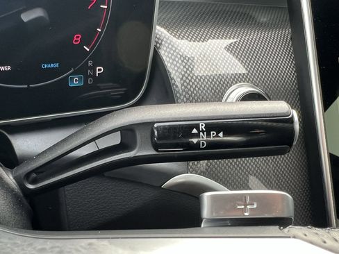 Used 2025 Mercedes-Benz GLC 300 4MATIC image 26