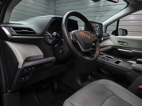 Used 2021 Toyota Sienna Limited AWD/4WD image 10