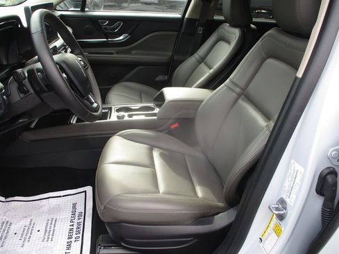 Used 2025 Lincoln Corsair FWD image 13