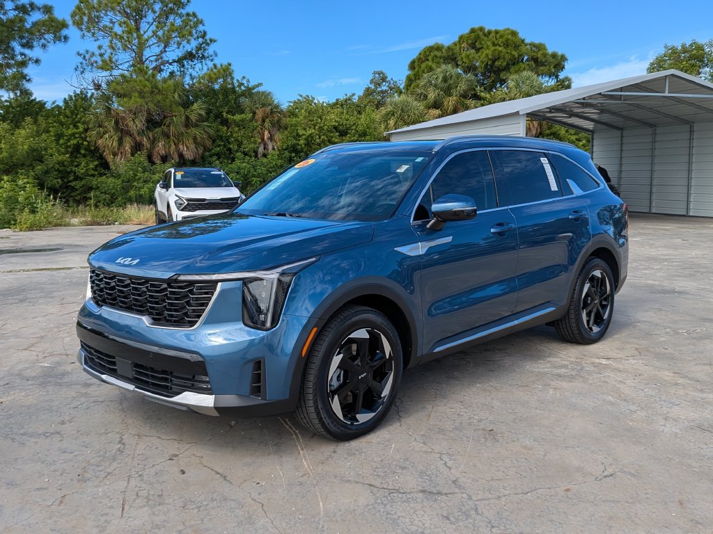 Certified 2026 Kia Sorento EX w/ EX Premium Package FWD image 4