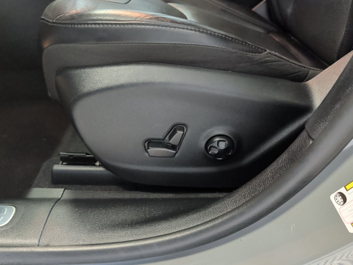Used 2019 Jeep Cherokee Limited AWD/4WD image 23