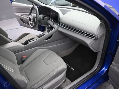Used 2024 Hyundai Elantra SEL FWD image 22